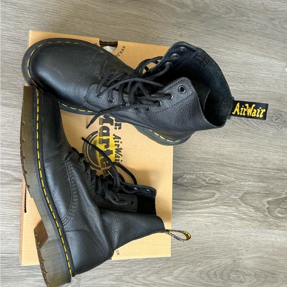 Dr. Martens 1460 WOMEN'S PASCAL VIRGINIA LEATHER BOOTS size 8 - Picture 3 of 6